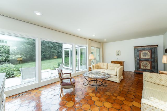 2040 Merrihills Drive SW, Rochester, MN 55902