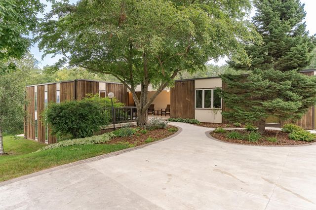2040 Merrihills Drive SW, Rochester, MN 55902