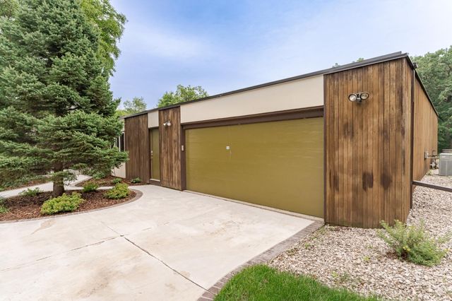 2040 Merrihills Drive SW, Rochester, MN 55902