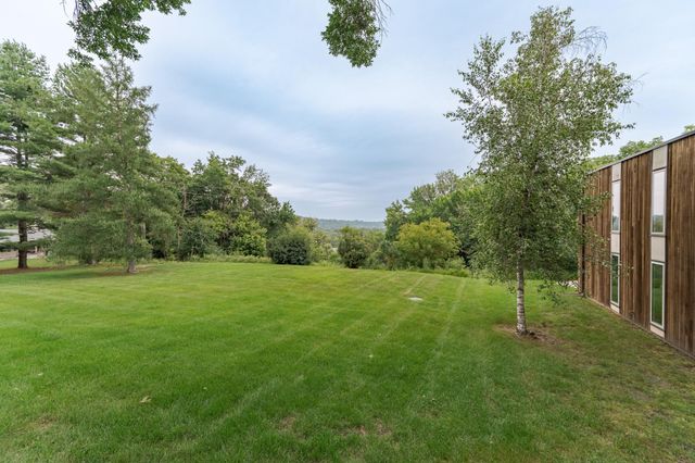 2040 Merrihills Drive SW, Rochester, MN 55902