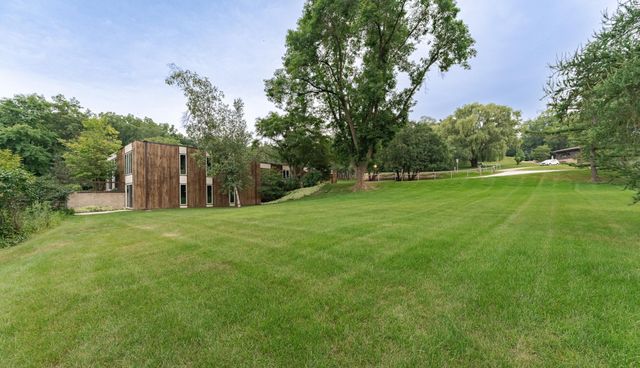 2040 Merrihills Drive SW, Rochester, MN 55902