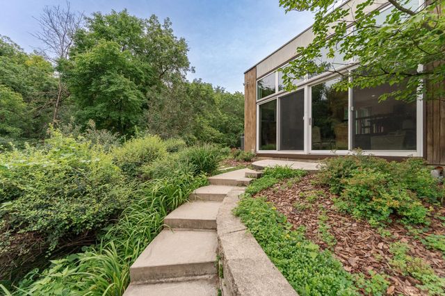 2040 Merrihills Drive SW, Rochester, MN 55902