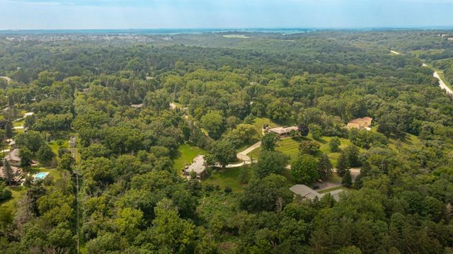 2040 Merrihills Drive SW, Rochester, MN 55902
