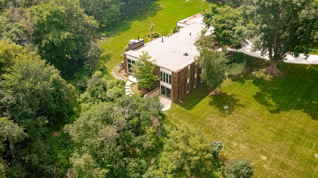 2040 Merrihills Drive SW, Rochester, MN 55902