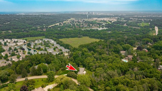 2040 Merrihills Drive SW, Rochester, MN 55902