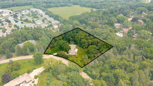 2040 Merrihills Drive SW, Rochester, MN 55902