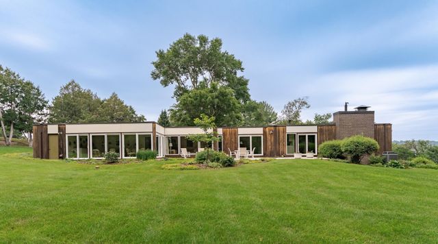 2040 Merrihills Drive SW, Rochester, MN 55902