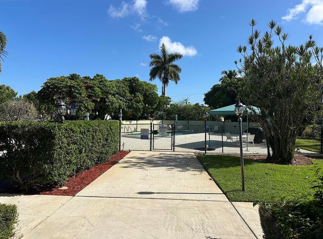 505 Spencer Drive 407, West Palm Beach, FL 33409
