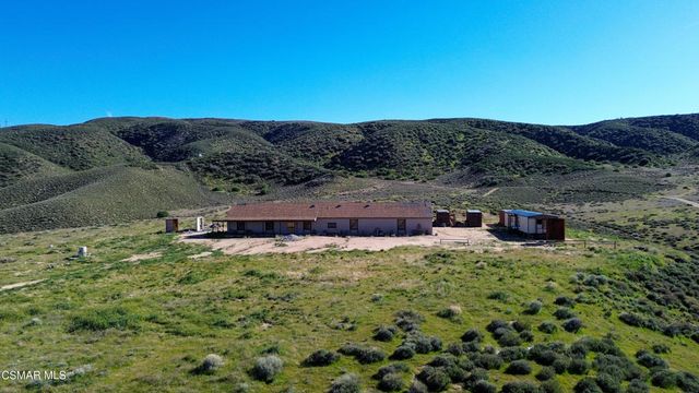 44132 Munz Ranch Road, Lake Hughes, CA 93532