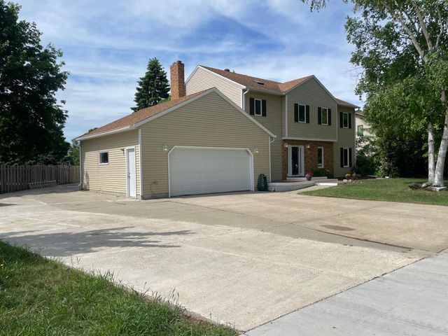 1757 23rd Street S, Fargo, ND 58103