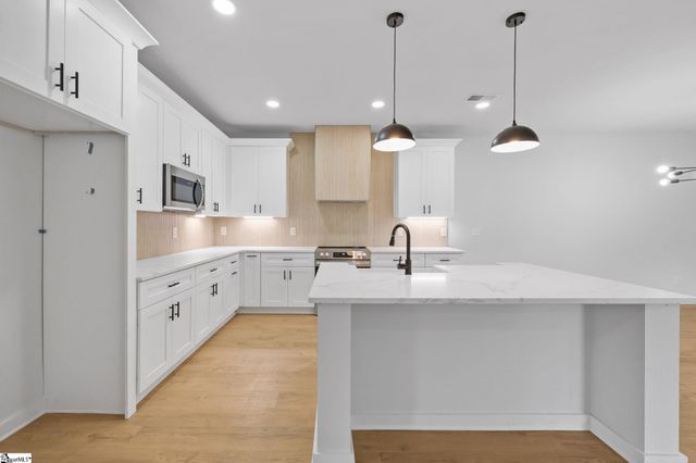 128 Lyman Avenue, Duncan, SC 29334