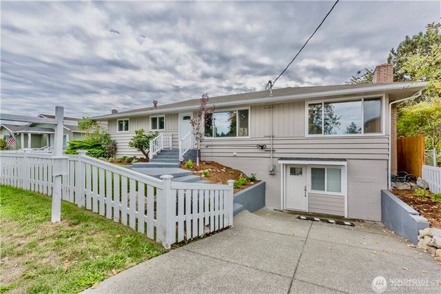 2241 S 252nd Street, Des Moines, WA 98198