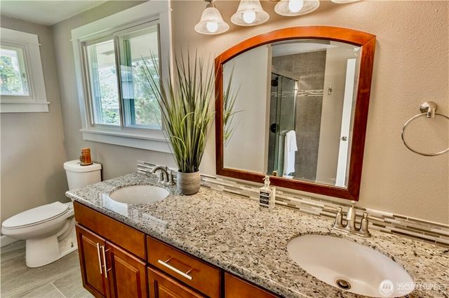 2241 S 252nd Street, Des Moines, WA 98198