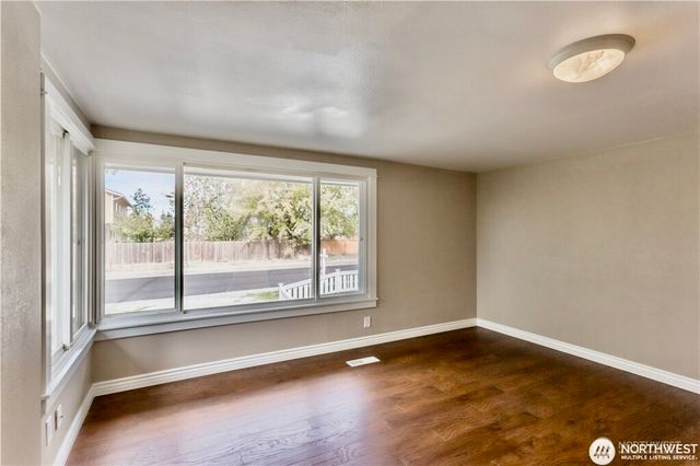 2241 S 252nd Street, Des Moines, WA 98198