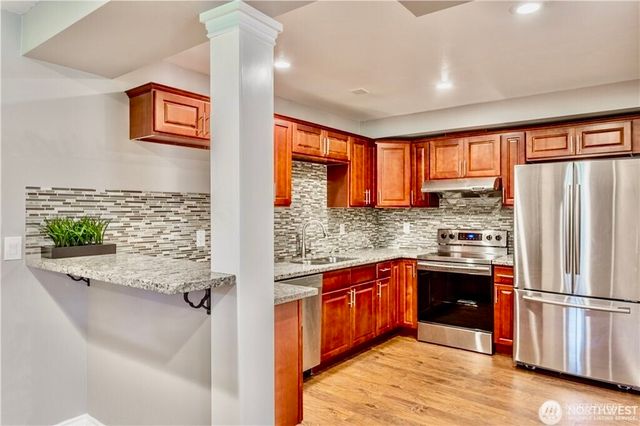 2241 S 252nd Street, Des Moines, WA 98198