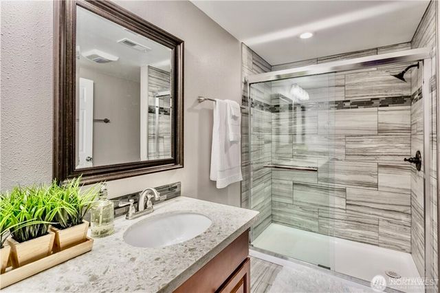 2241 S 252nd Street, Des Moines, WA 98198