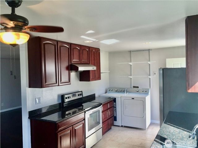 2241 S 252nd Street, Des Moines, WA 98198