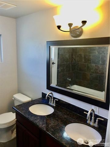 2241 S 252nd Street, Des Moines, WA 98198