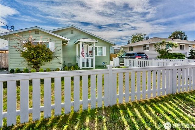 2241 S 252nd Street, Des Moines, WA 98198