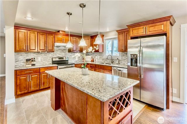 2241 S 252nd Street, Des Moines, WA 98198