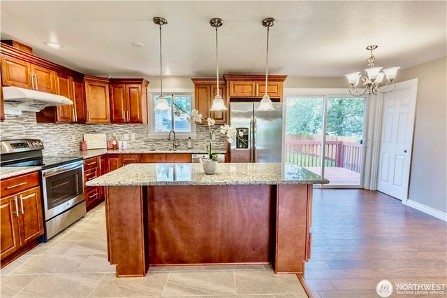 2241 S 252nd Street, Des Moines, WA 98198