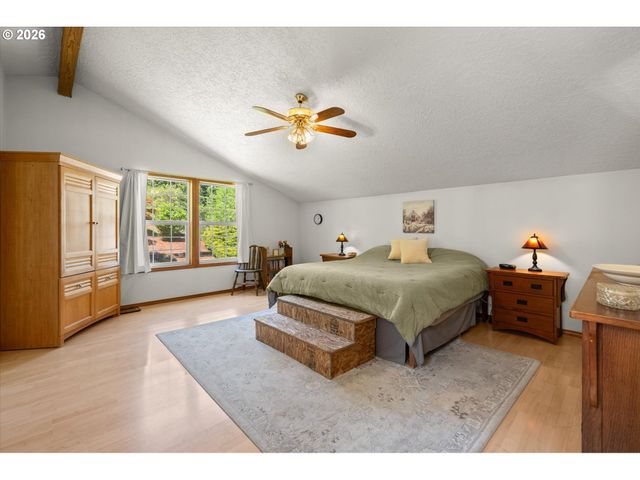 672 WALKER Rd, Kelso, WA 98626