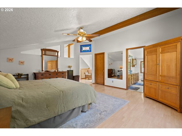 672 WALKER Rd, Kelso, WA 98626