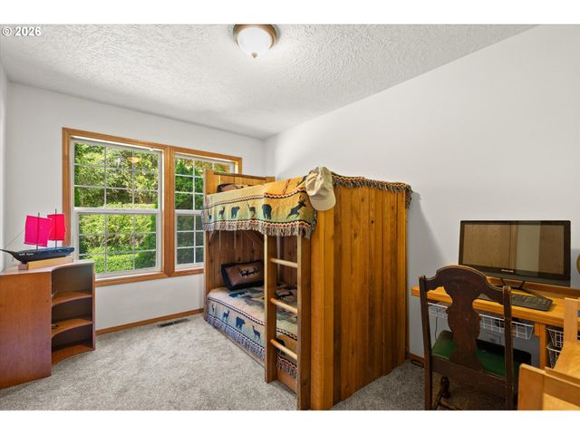 672 WALKER Rd, Kelso, WA 98626