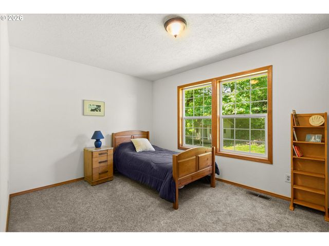 672 WALKER Rd, Kelso, WA 98626
