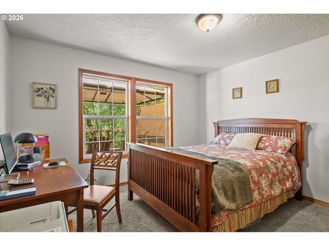 672 WALKER Rd, Kelso, WA 98626