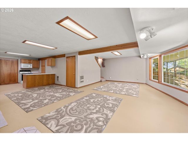 672 WALKER Rd, Kelso, WA 98626