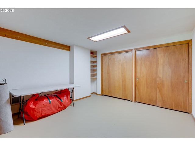 672 WALKER Rd, Kelso, WA 98626