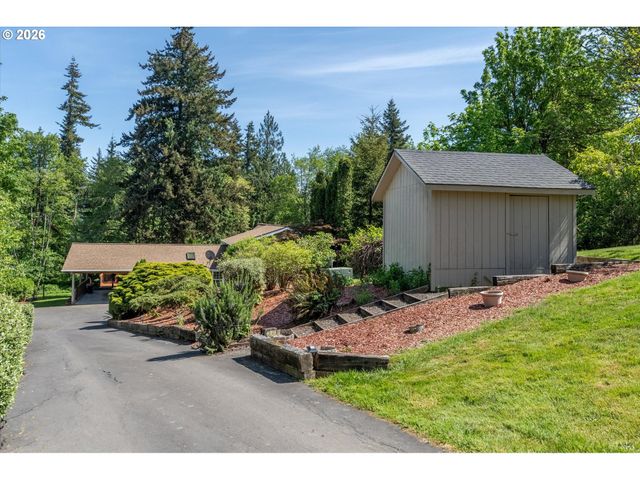 672 WALKER Rd, Kelso, WA 98626