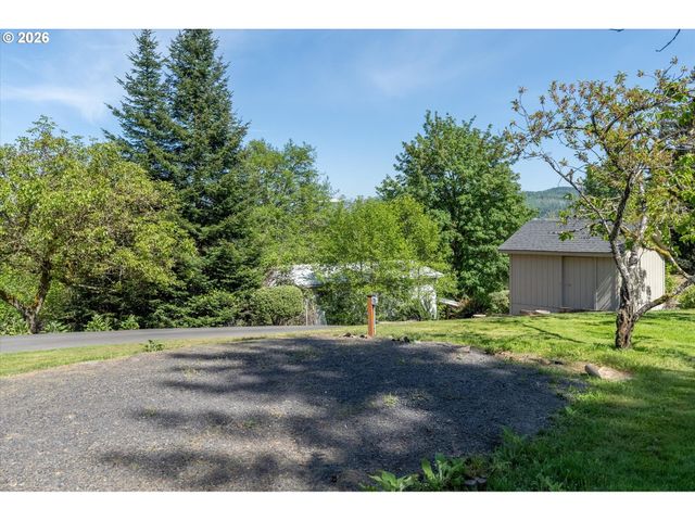 672 WALKER Rd, Kelso, WA 98626