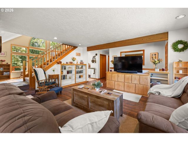 672 WALKER Rd, Kelso, WA 98626