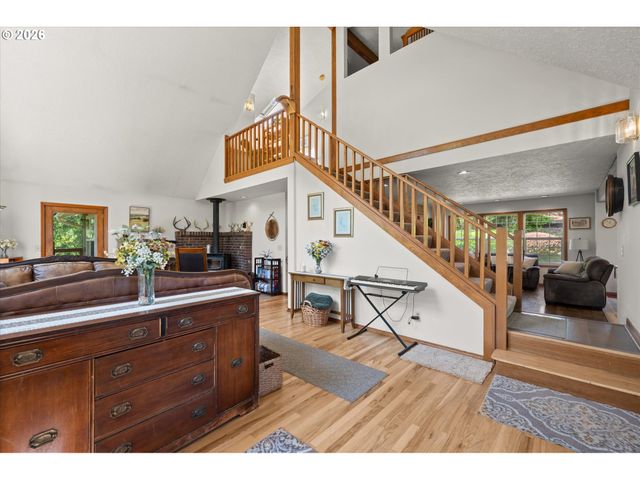 672 WALKER Rd, Kelso, WA 98626