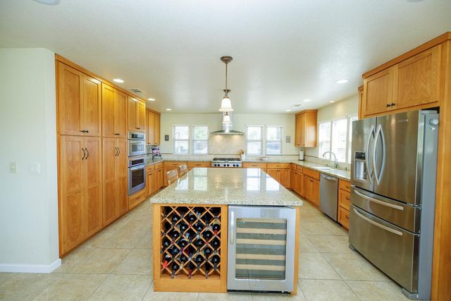 7167 Eleanor Rd, Oakdale, CA 95361