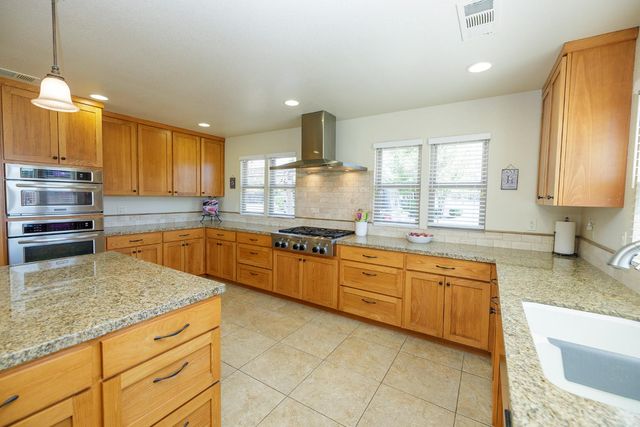 7167 Eleanor Rd, Oakdale, CA 95361