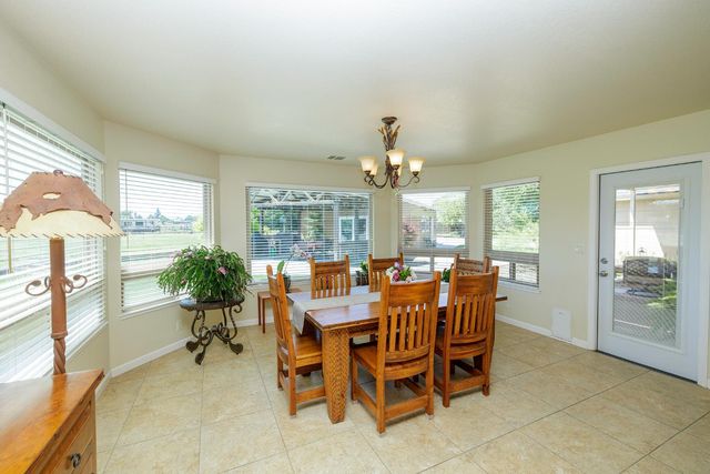 7167 Eleanor Rd, Oakdale, CA 95361