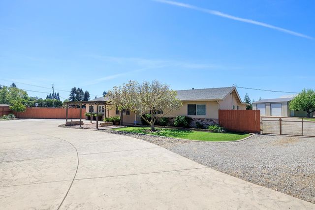 7167 Eleanor Rd, Oakdale, CA 95361