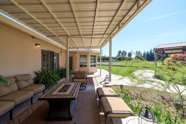 7167 Eleanor Rd, Oakdale, CA 95361