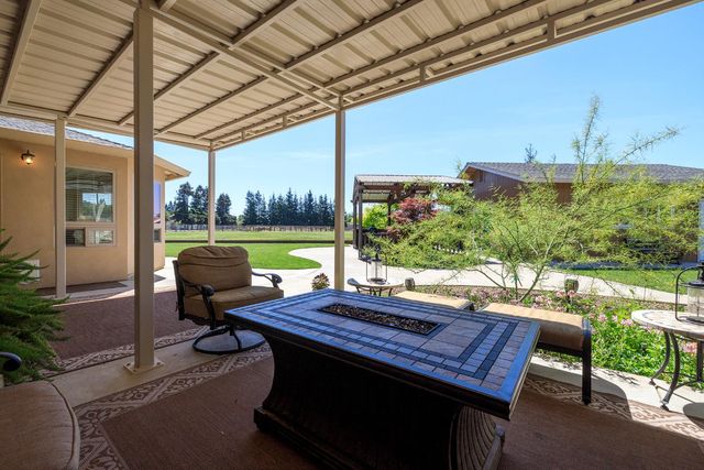 7167 Eleanor Rd, Oakdale, CA 95361