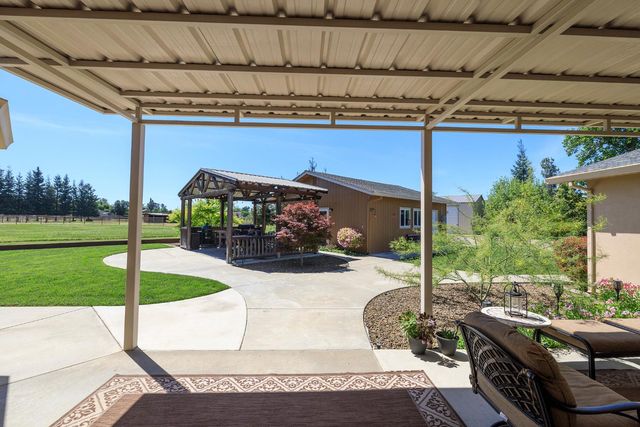 7167 Eleanor Rd, Oakdale, CA 95361