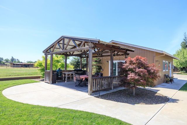 7167 Eleanor Rd, Oakdale, CA 95361