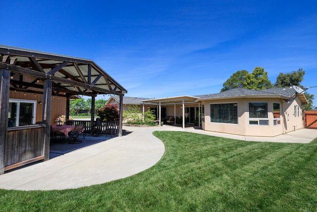 7167 Eleanor Rd, Oakdale, CA 95361