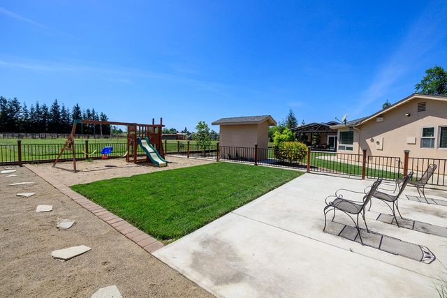 7167 Eleanor Rd, Oakdale, CA 95361