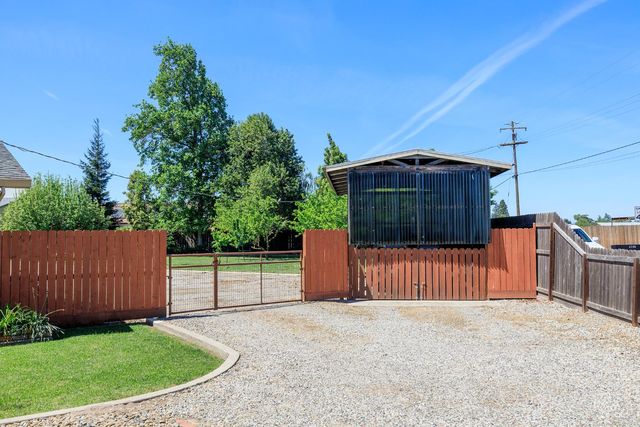 7167 Eleanor Rd, Oakdale, CA 95361