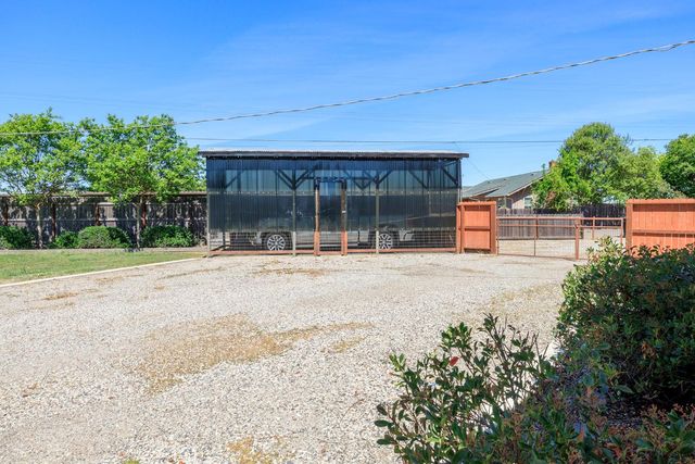 7167 Eleanor Rd, Oakdale, CA 95361