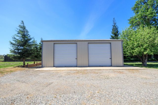 7167 Eleanor Rd, Oakdale, CA 95361