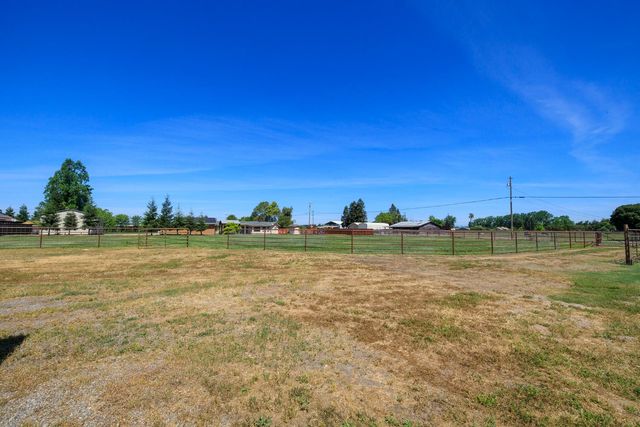 7167 Eleanor Rd, Oakdale, CA 95361